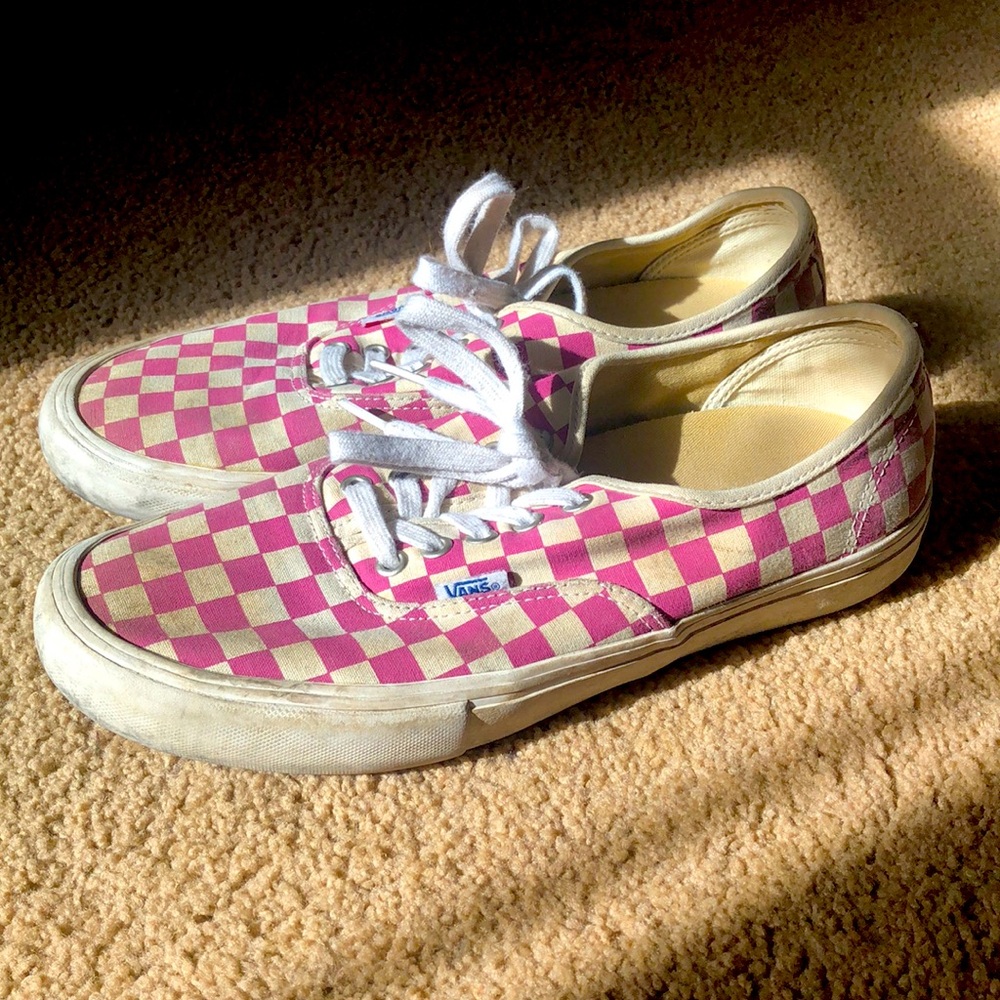 Pink checkered low top Vans